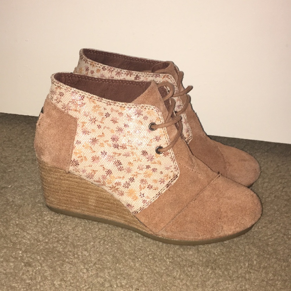 Toms wedged booties